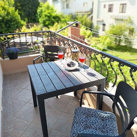 Отель Apartman Komadina Макарска Экстерьер фото