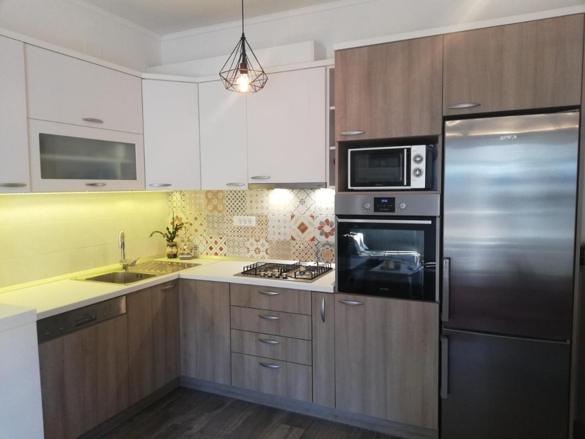 Отель Apartman Komadina Макарска Экстерьер фото
