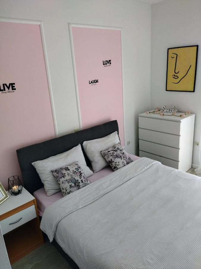 Отель Apartman Komadina Макарска Экстерьер фото